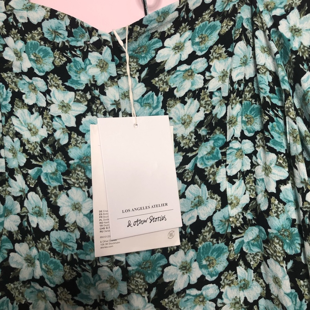 & Other Stories Ruffled Cuff Button Up. Size: US 4 - Picture 4 of 4